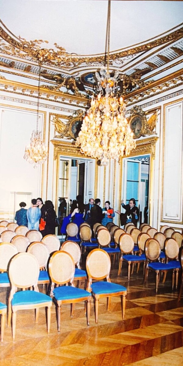 「1998年Paris Hotel du crion  マリーアントワネットレセプションroomにて」